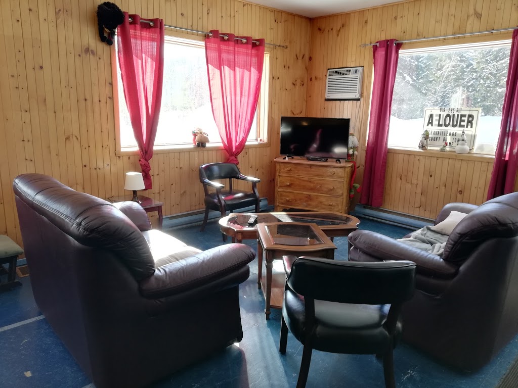 Chalet La Porte du Parc | 8080 Rang des Pins-Rouges, Saint-Alexis-des-Monts, QC J0K 1V0, Canada | Phone: (819) 265-2558