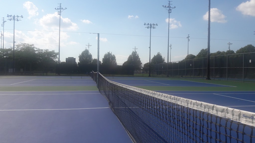 Parc Louis-Riel tennis courts | R. Gérin-Lajoie, Montréal, QC H1M, Canada | Phone: (514) 872-1129