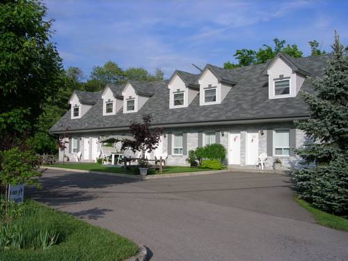 Motel au Ptit Sapin | 16033 Du, Boulevard Curé-Labelle, Mirabel, QC J7J 2G6, Canada | Phone: (450) 432-4691