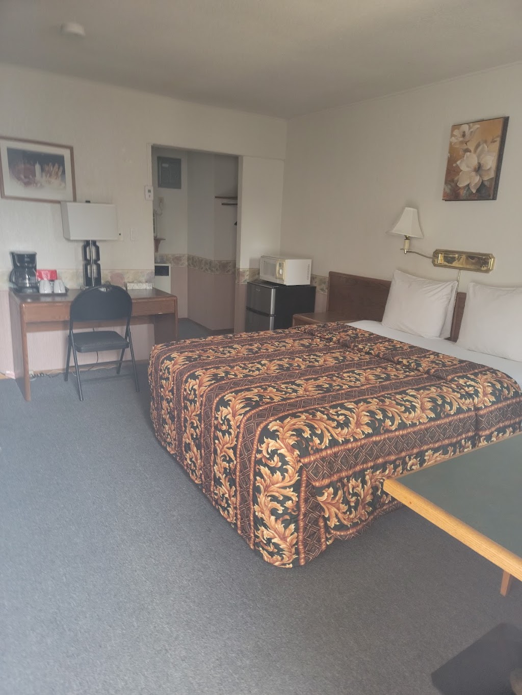 Red Coat Inn Motel | 359 24 St, Fort Macleod, AB T0L 0Z0, Canada | Phone: (403) 553-4434