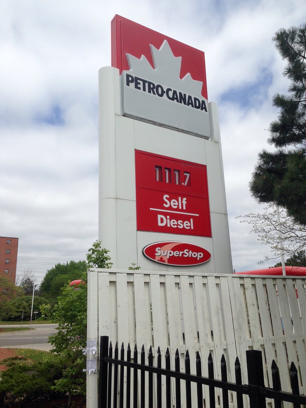 Petro-Canada | 3380 Dixie Rd, Mississauga, ON L4Y 2A8, Canada | Phone: (905) 238-9646