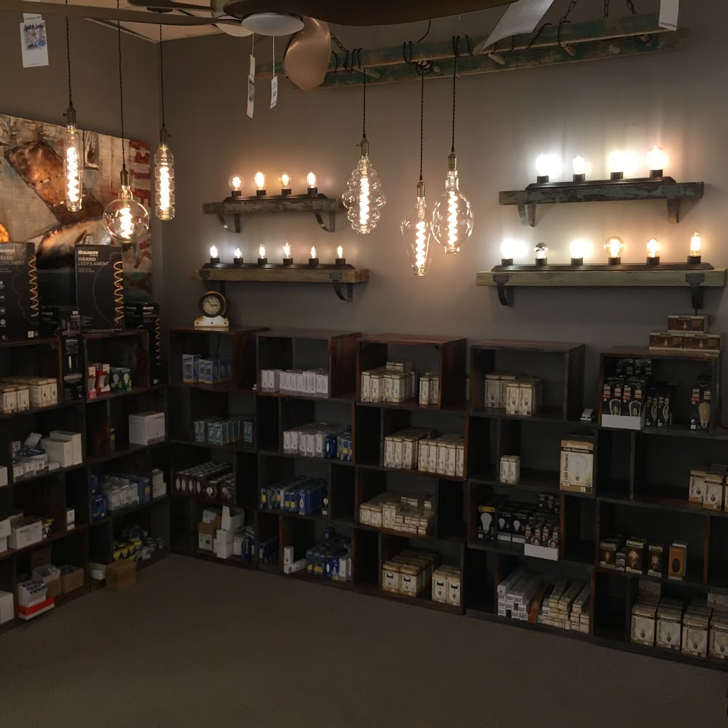 Living Lighting Newmarket | 17335 Yonge St, Newmarket, ON L3Y 8Z2, Canada | Phone: (905) 898-2755