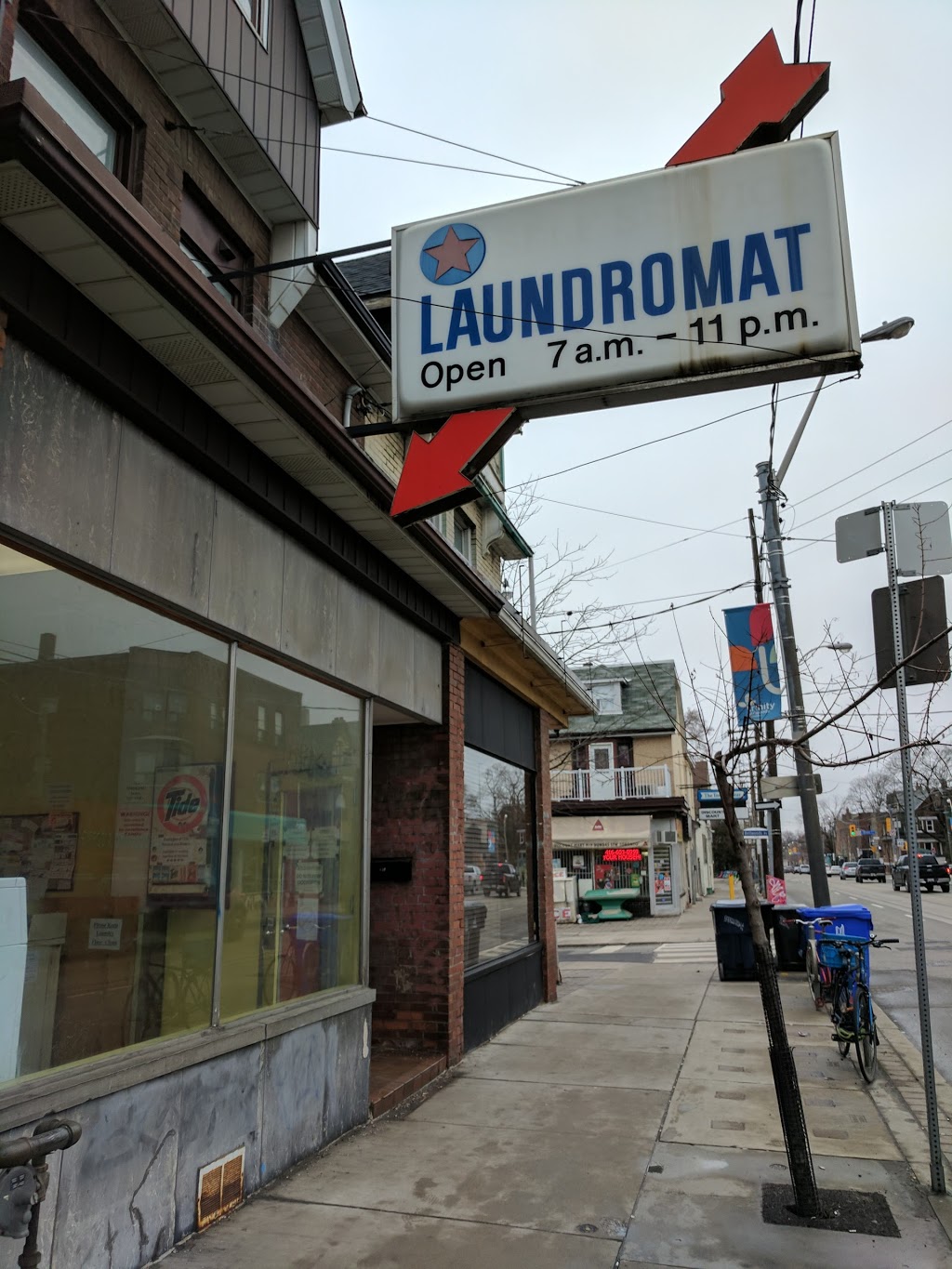 Star Laundromat | 911 Dundas St W, Toronto, ON M6J 1W1, Canada | Phone: (905) 738-9630