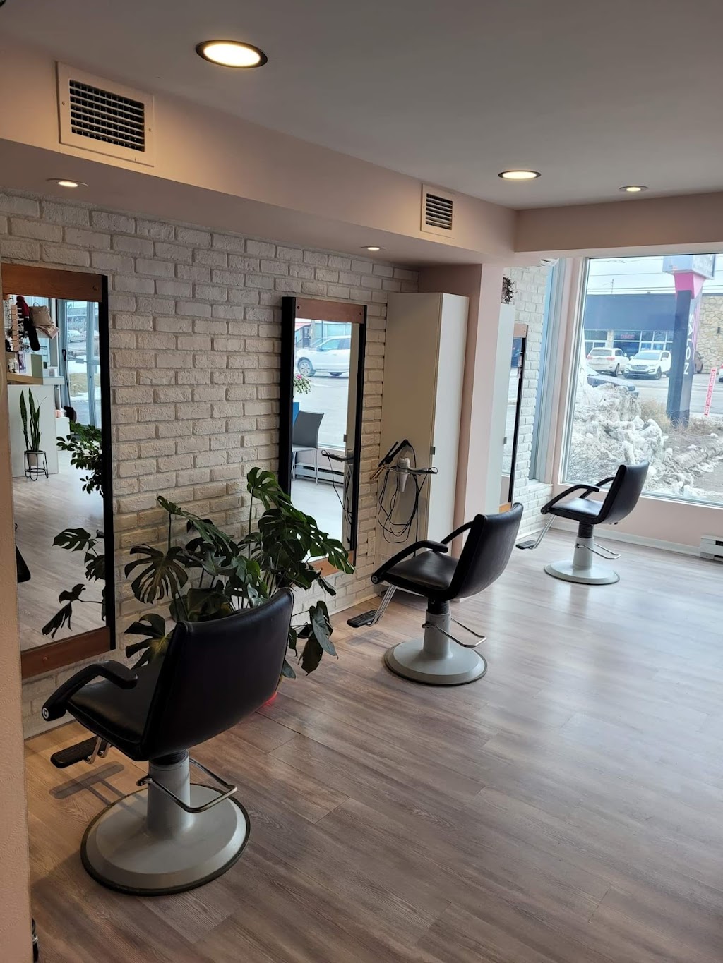 Boite A Coupes | 2110 Bd du Curé-Labelle, Saint-Jérôme, QC J7Y 1S8, Canada | Phone: (450) 438-0244