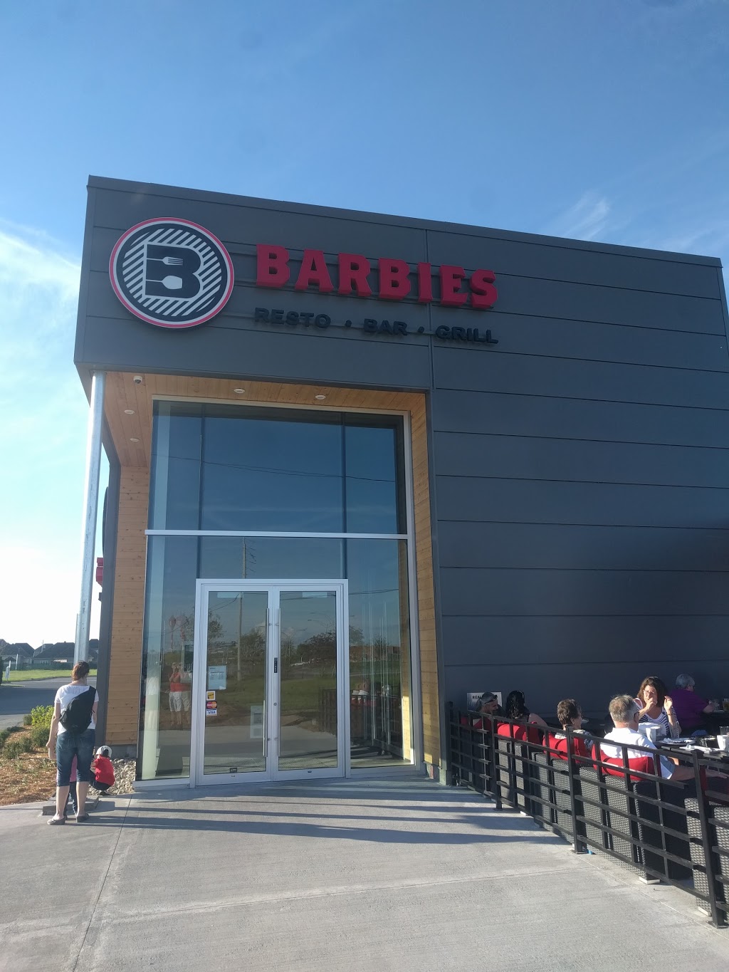 Barbies Resto Bar Grill | 230 Boulevard Omer-Marcil, Saint-Jean-sur-Richelieu, QC J2W 2V1, Canada | Phone: (450) 349-0033