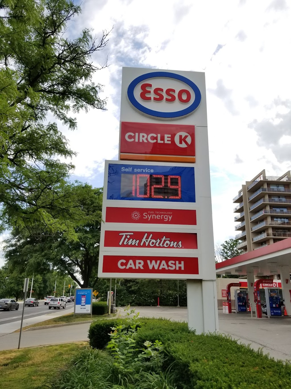 Esso | 1447 Lakeshore Rd, Burlington, ON L7S 1B3, Canada | Phone: (905) 632-3900