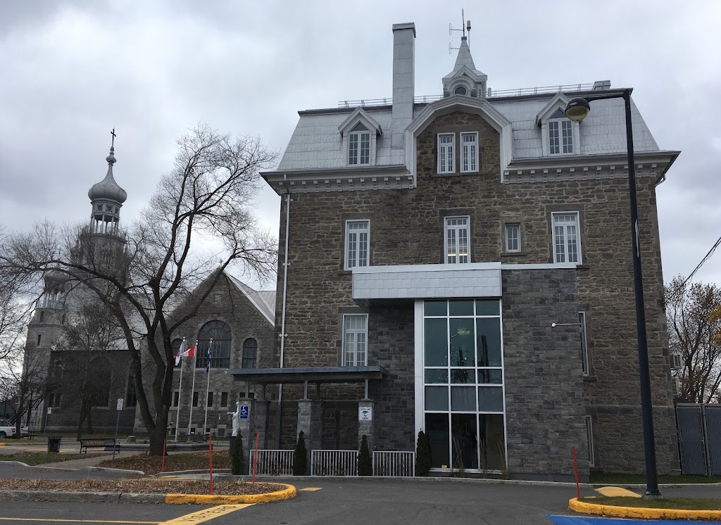 Sainte-Anne-des-Plaines Town Hall | 139 Boulevard Ste Anne, Sainte-Anne-des-Plaines, QC J5N 3K9, Canada | Phone: (450) 478-0211