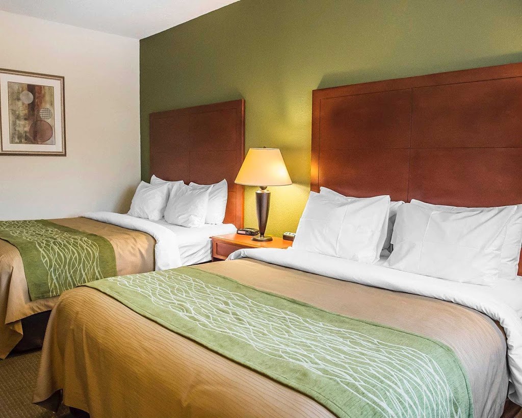 Comfort Inn & Suites Thousand Islands Harbour District | 22 Main St, Gananoque, ON K7G 2L7, Canada | Phone: (613) 382-7272