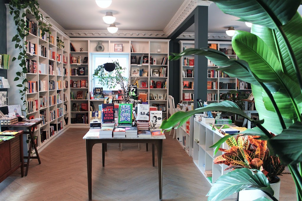 Librairie Saint-Henri Books | 4622 Rue Notre Dame, Montréal, QC H4C 1S4, Canada | Phone: (438) 831-0584