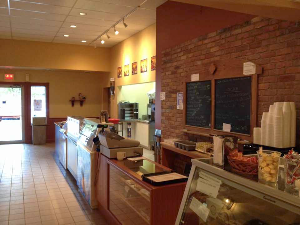 Dépanneur Rouge Inc | 483, ch de Knowlton RR 1, Knowlton, QC J0E 1V0, Canada | Phone: (450) 243-0330