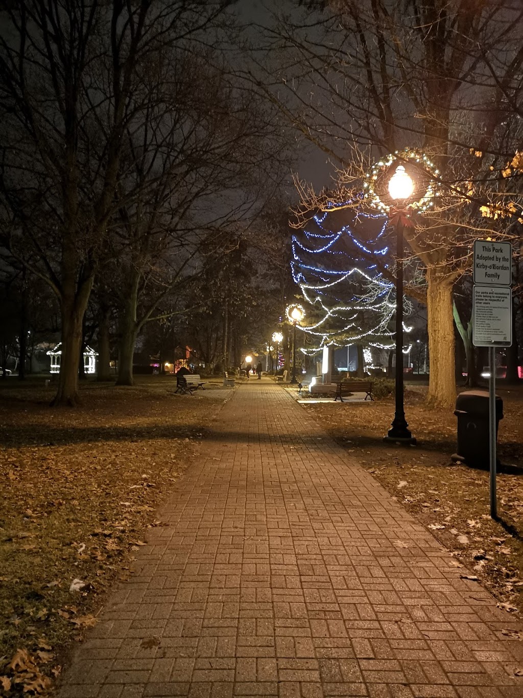 Georges Square Veterans Memorial | Oakville, ON L6J, Canada