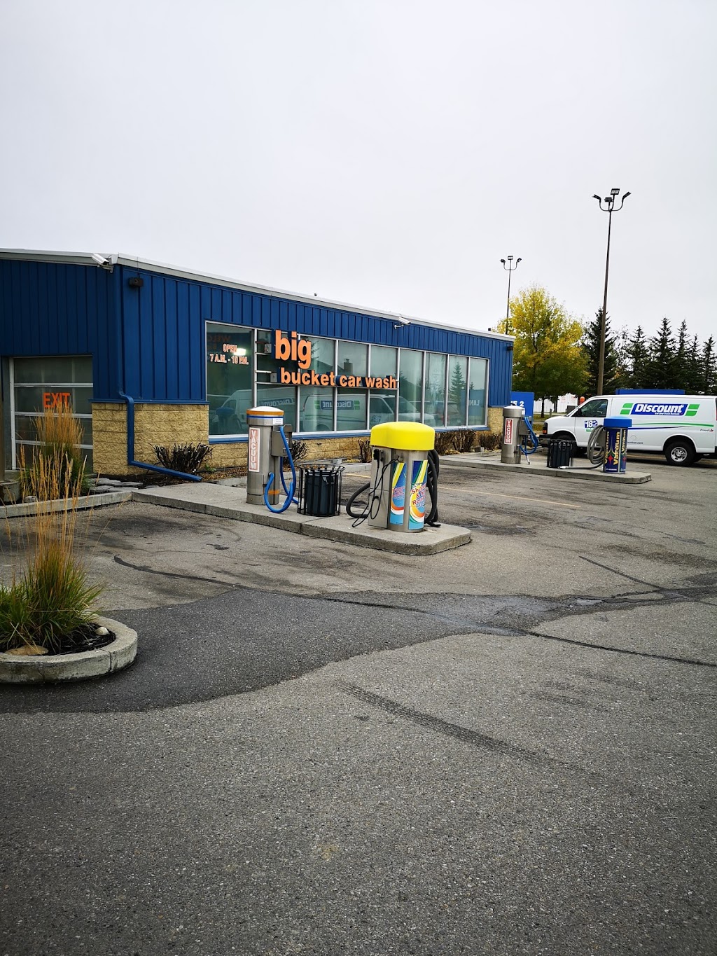 Big Bucket Car Wash Inc | 98 Crowfoot Cir NW, Calgary, AB T3G 2T3, Canada | Phone: (403) 208-4527