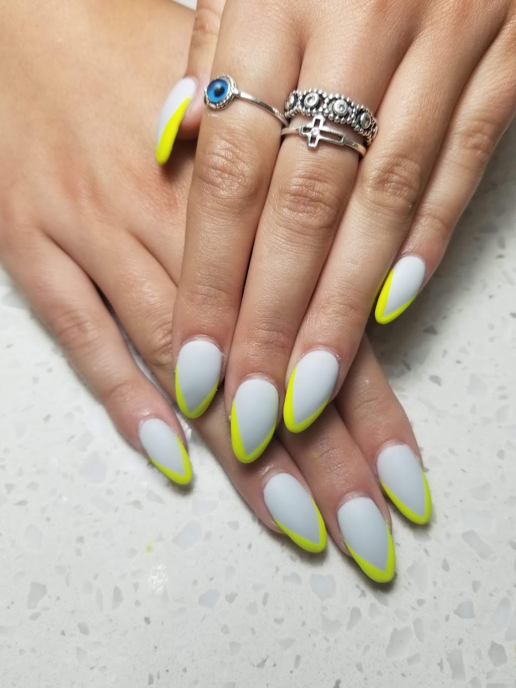 ONGLES HEAVEN NAILS | 730 Bd Décarie, Saint-Laurent, QC H4L 3L5, Canada | Phone: (514) 564-2188