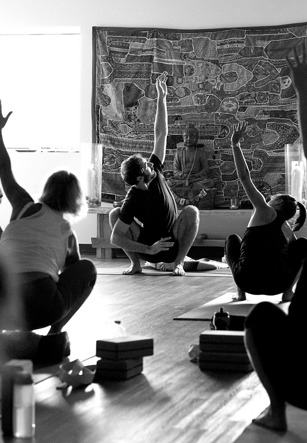 Kin Yoga | 2389-240 Rue Principale O, Magog, QC J1X 0J4, Canada | Phone: (819) 769-4111