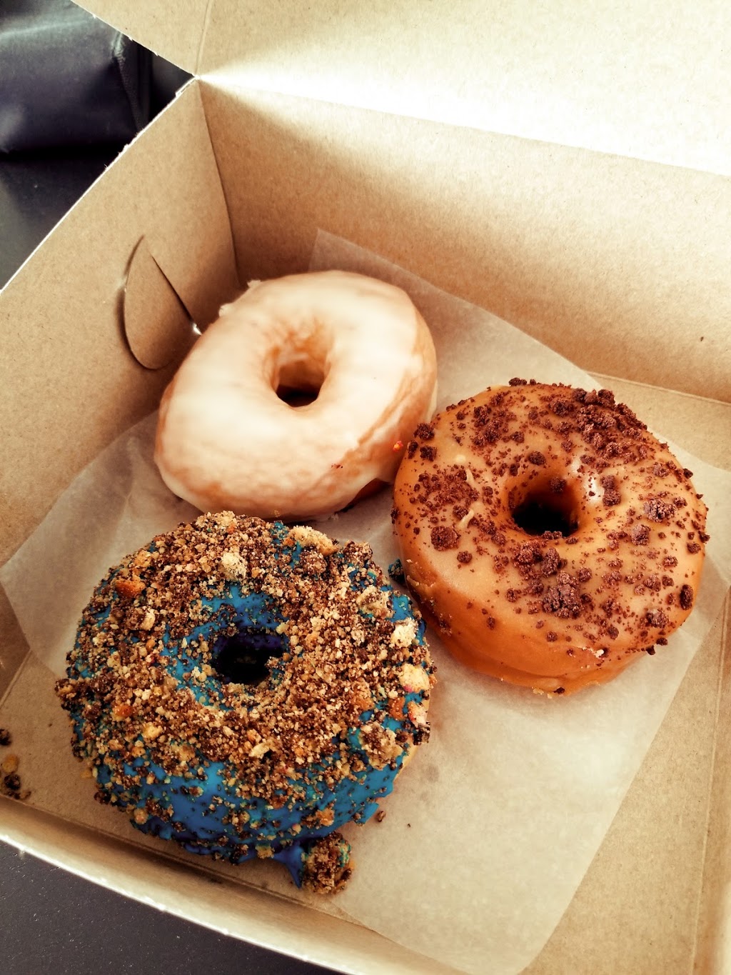 The Sunshine Doughnut Co. | 439 Brock Ave, Burlington, ON L7S 1M8, Canada | Phone: (905) 632-2300