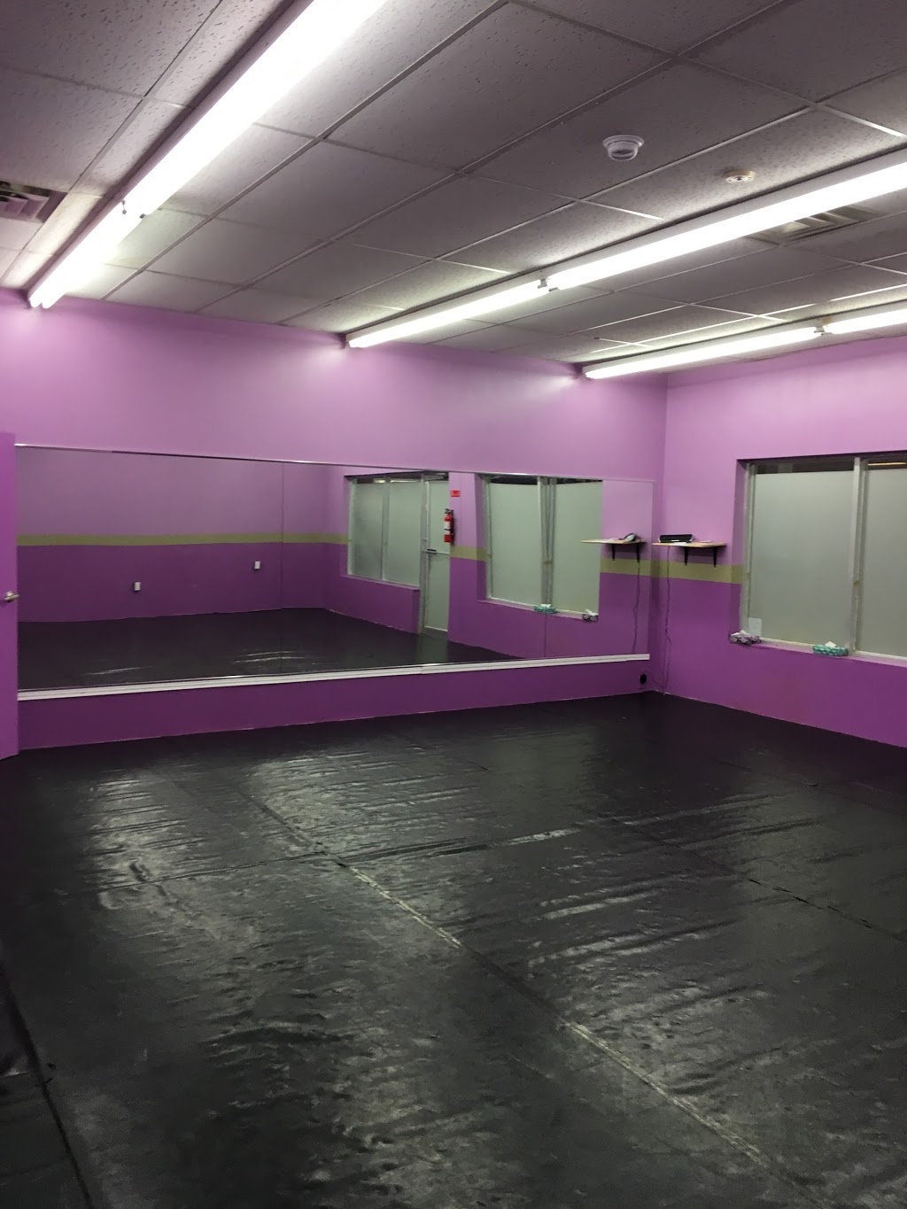 Move With Grace Dance Studio | 747 St Andrew St W, Fergus, ON N1M 3H2, Canada | Phone: (519) 843-6741