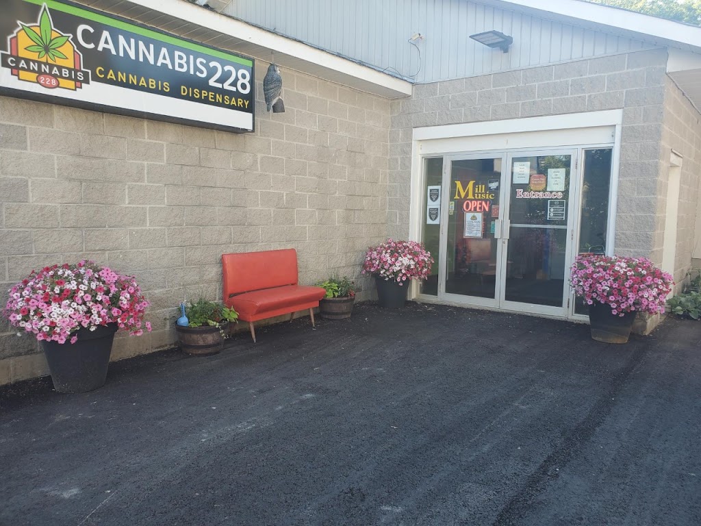 Cannabis 228 | 28 Raglan St N Suite 228, Renfrew, ON K7V 1N6, Canada | Phone: (613) 432-2288