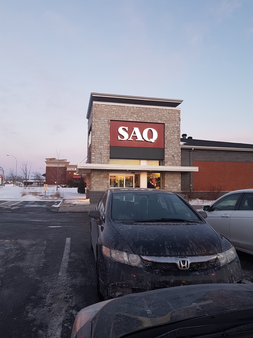 SAQ | 284 Voie de Desserte de la Route 132, Saint-Constant, QC J5A 2C9, Canada | Phone: (450) 638-5344