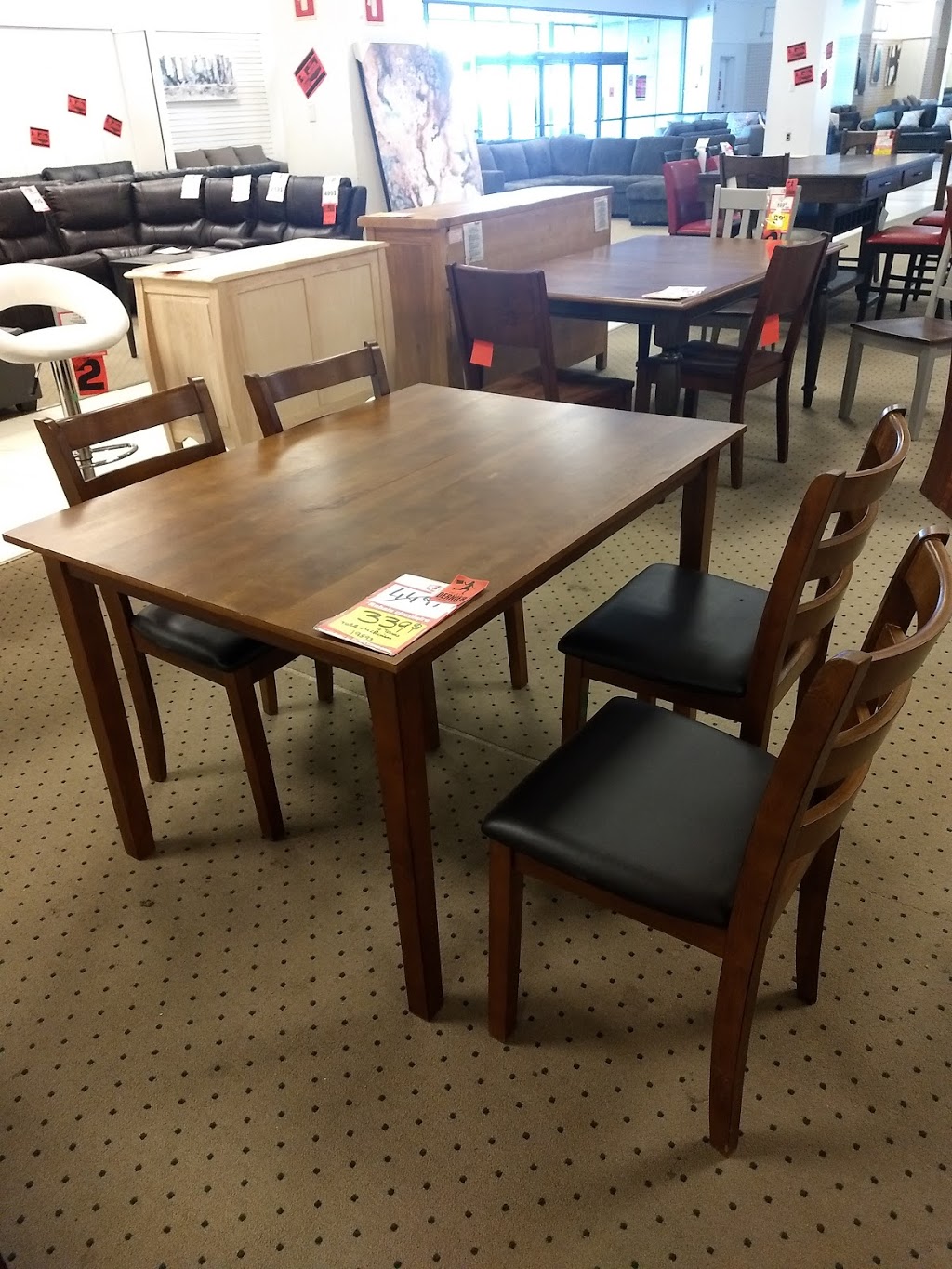 RD Furniture - Montréal (St-Laurent) | 3055 Blvd. de la Côte-Vertu, Saint-Laurent, QC H4R 1Y6, Canada | Phone: (438) 387-1277