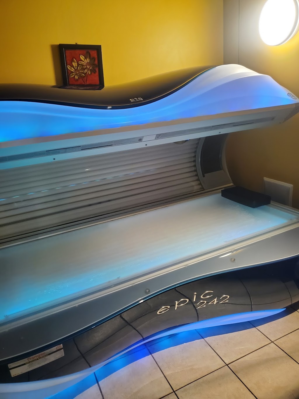 Solexotica Tanning Spa | 558 Upper Gage Ave, Hamilton, ON L8V 4J6, Canada | Phone: (905) 387-2487