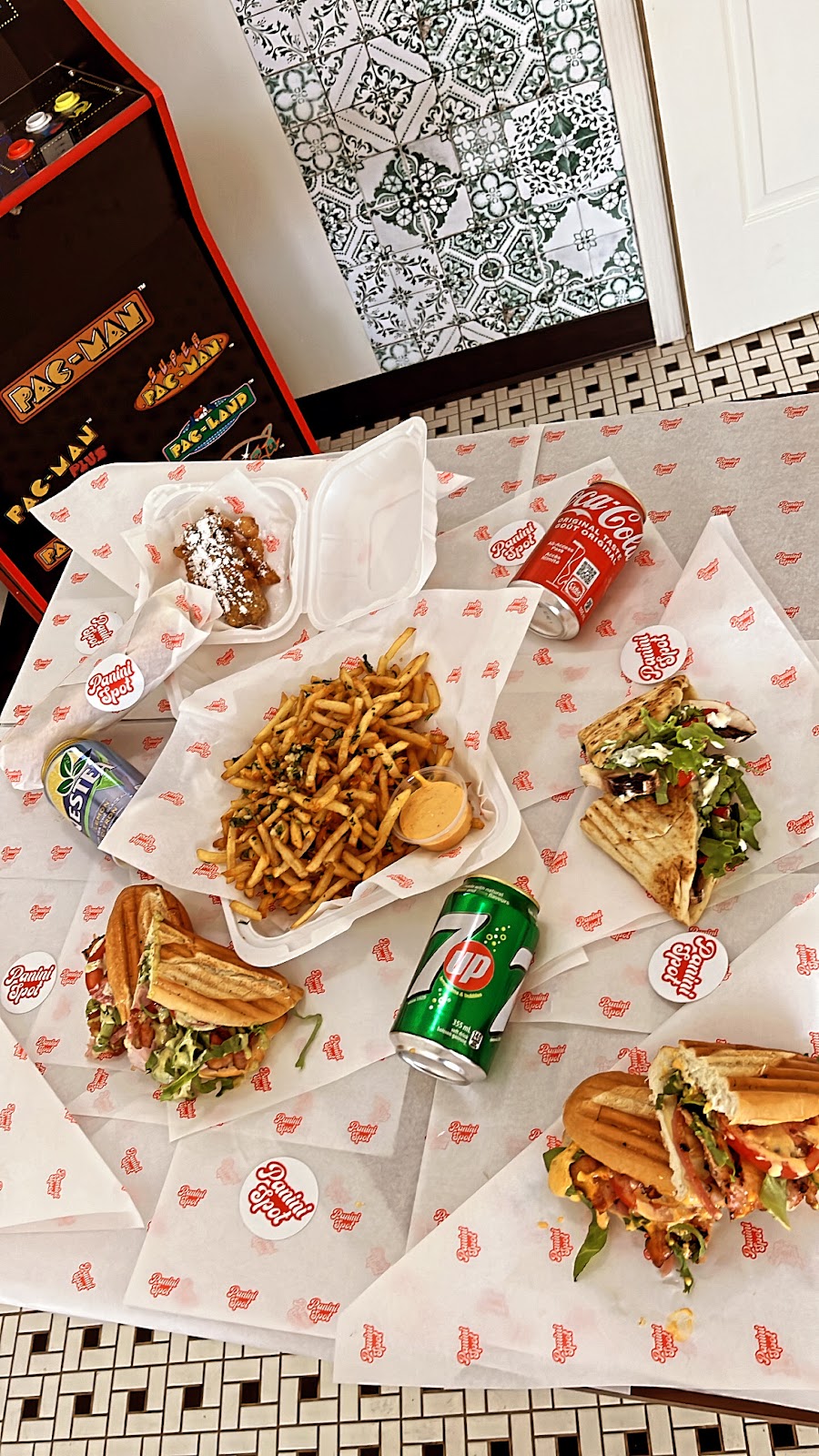 Panini spot | 27 Rue Fusey Suite B, Trois-Rivières, QC G8T 2T3, Canada | Phone: (819) 200-9595