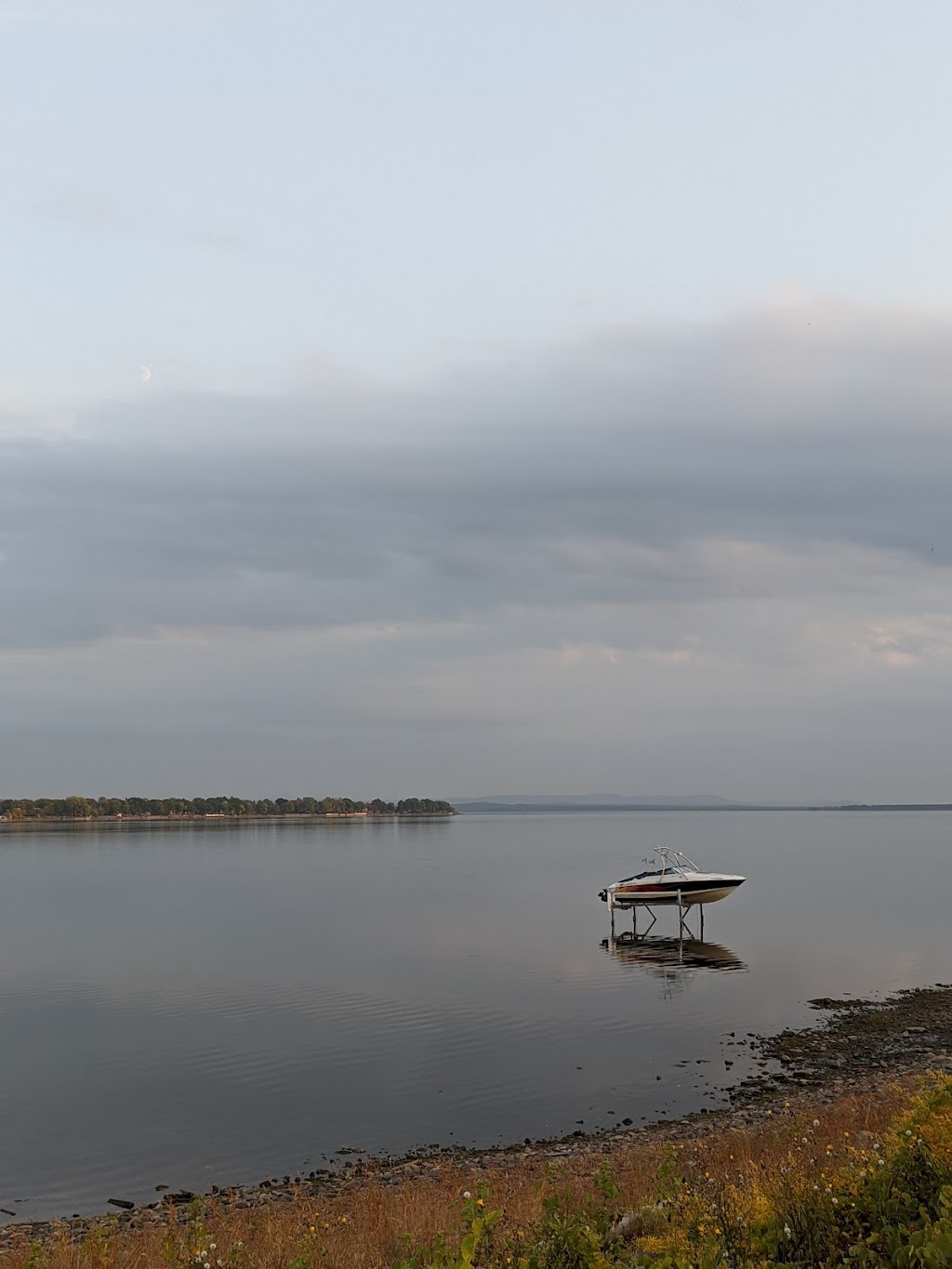 Plage Champlain - Location équipements nautiques | 29 Avenue de Venise O, Venise-en-Québec, QC J0J 2K0, Canada | Phone: (450) 244-5317