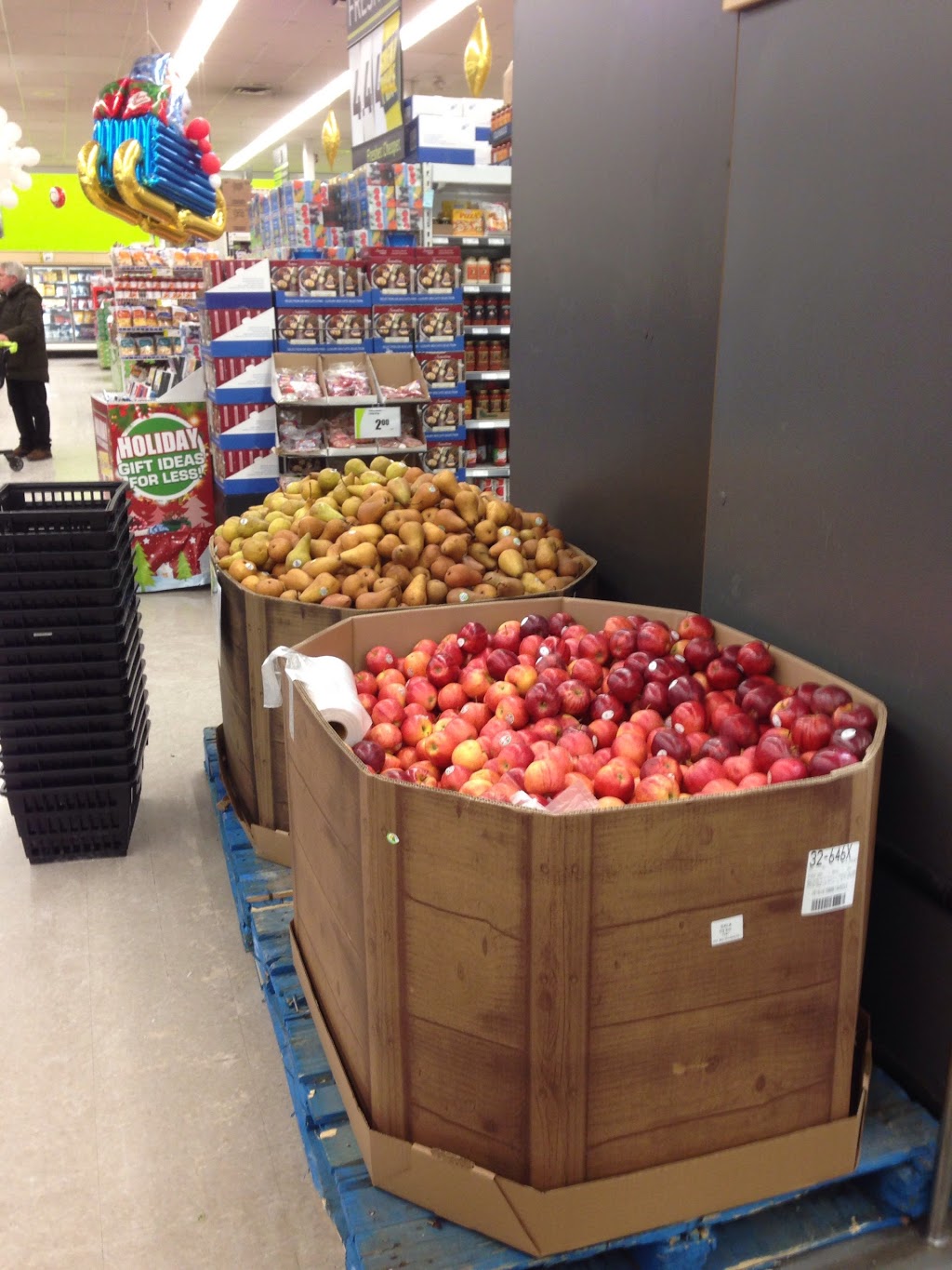 FreshCo | 3100 Dixie Rd, Mississauga, ON L4Y 2A6, Canada | Phone: (905) 279-8840