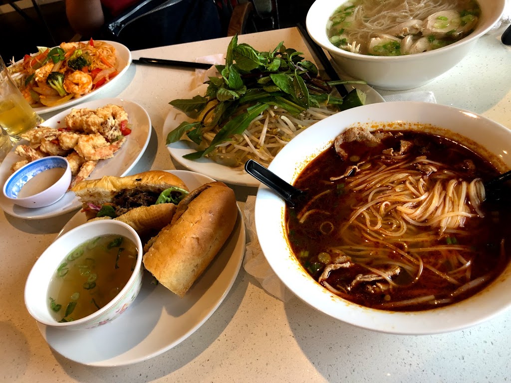 Pho Kha | 6865 Dawson St, Niagara Falls, ON L2E 7B6, Canada | Phone: (289) 296-0588