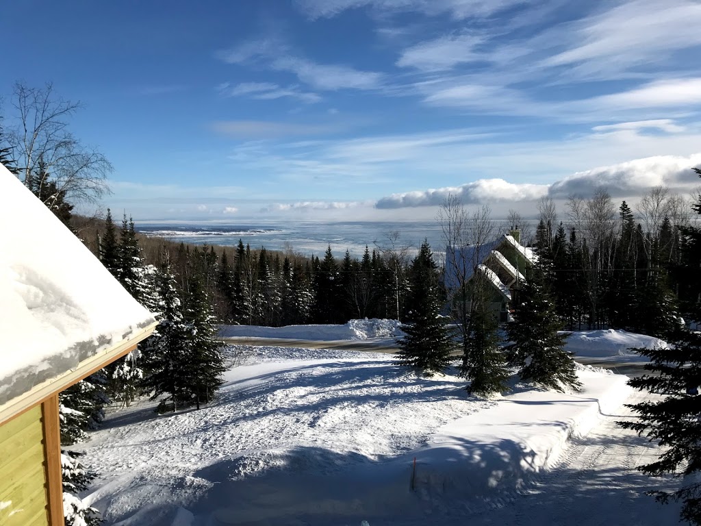 L’Escapade | 8 Chemin du Rigolet, Petite-Rivière-Saint-François, QC G0A 2L0, Canada | Phone: (905) 409-6272