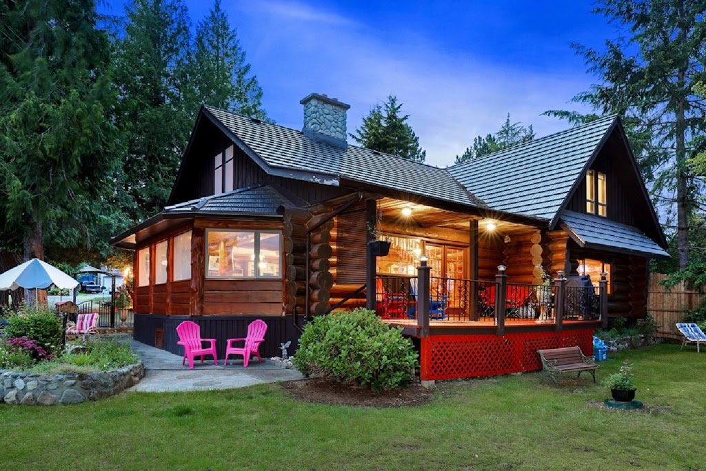 Union Bay Log Home Guest House | 5966 Garvin Rd, Union Bay, BC V0R 1W0, Canada | Phone: (250) 702-8128