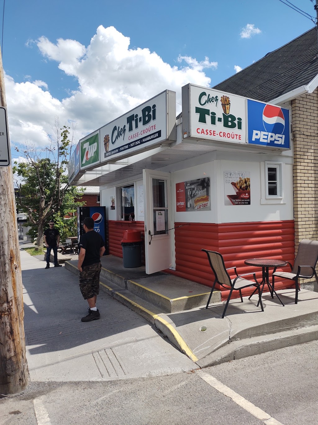 Chez Ti-Bi | 4507 Rue Laval, Lac-Mégantic, QC G6B 1C4, Canada | Phone: (819) 214-7568