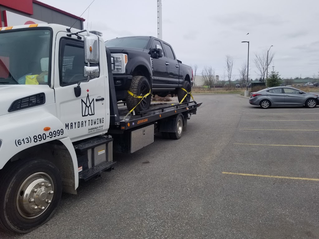 Mayday Towing | 101 Dibblee Rd, Nepean, ON K2R 1J2, Canada | Phone: (613) 890-9999