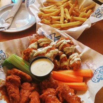 Wild Wing | 237 Mapleview Dr E, Barrie, ON L4N 0W5, Canada | Phone: (705) 722-6090