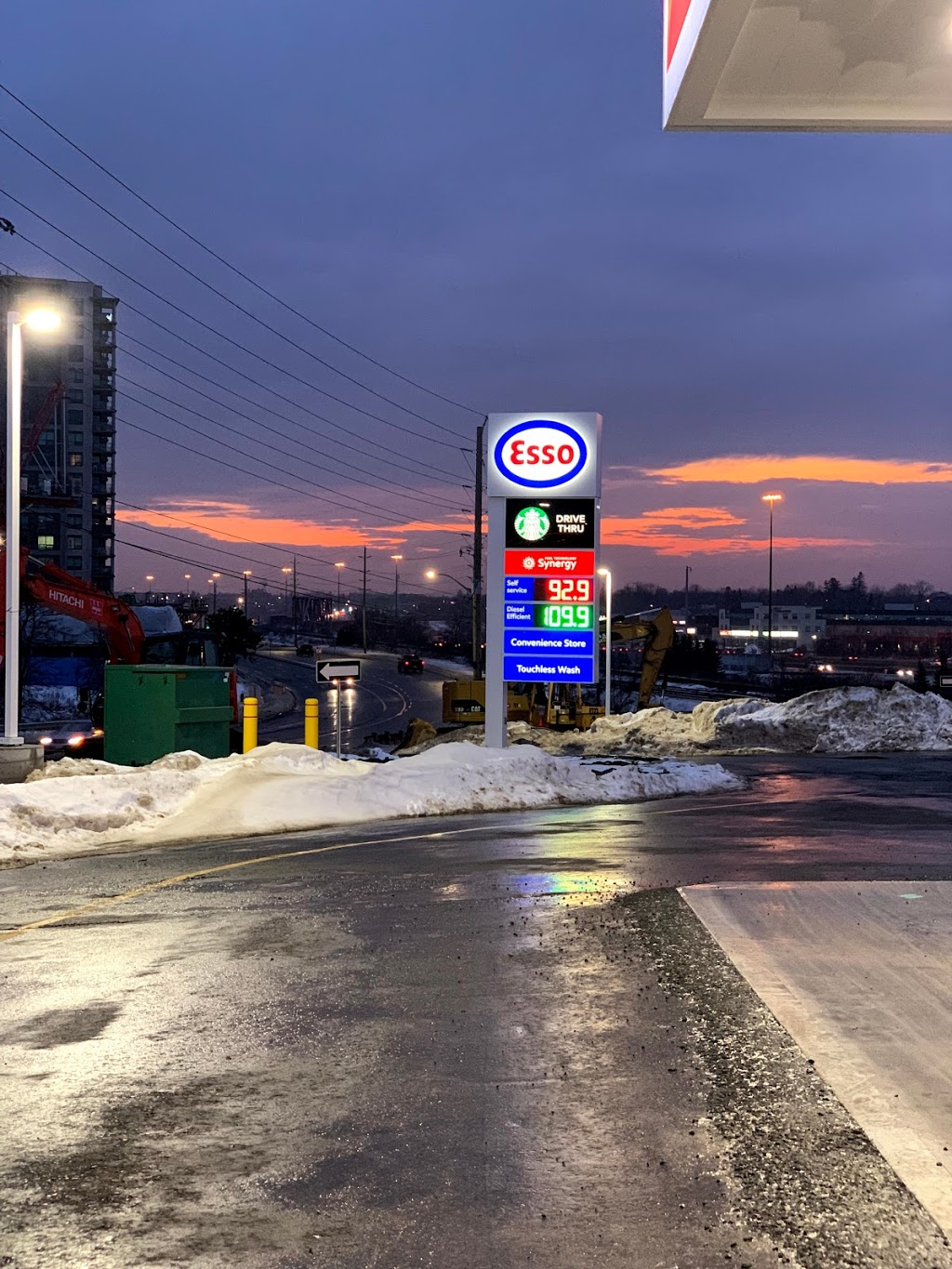 Esso | 1300 Bayly St, Pickering, ON L1W 1L8, Canada | Phone: (905) 839-7878