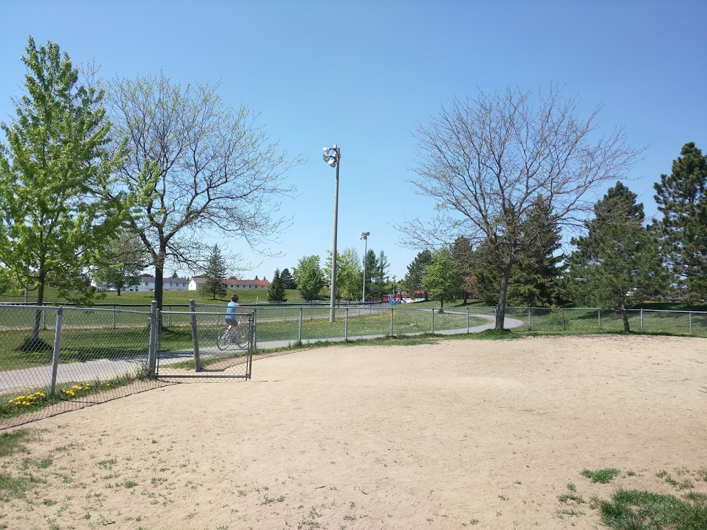 Queenswood Ridge Park | 346 Kennedy Ln E, Orléans, ON K1E 3M3, Canada | Phone: (613) 580-2400