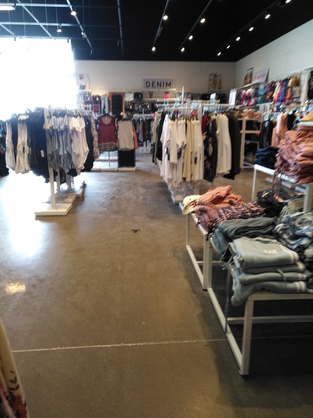 Ardene | 304 - 340 Taunton Rd E, Whitby, ON L1R 0H5, Canada | Phone: (905) 561-1841