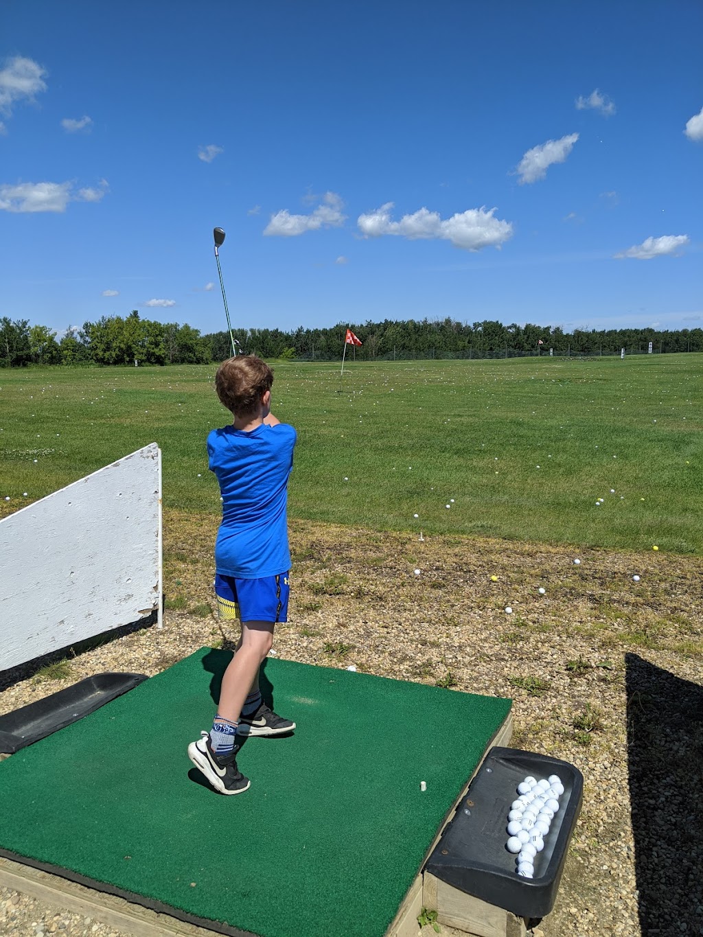 Lone Spruce Driving Range | 25522 Secondary Hwy, 633 Villeneuve Rd, St. Albert, AB T8N 3W8, Canada | Phone: (780) 458-0565