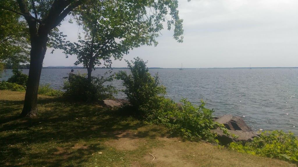 Edgewater Park | Chemin du Bord-du-Lac, Pointe-Claire, QC H9S 5C8, Canada