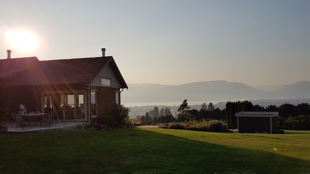 Crawford View B & B | 810 Crawford Rd, Kelowna, BC V1W 4N3, Canada | Phone: (250) 764-1140