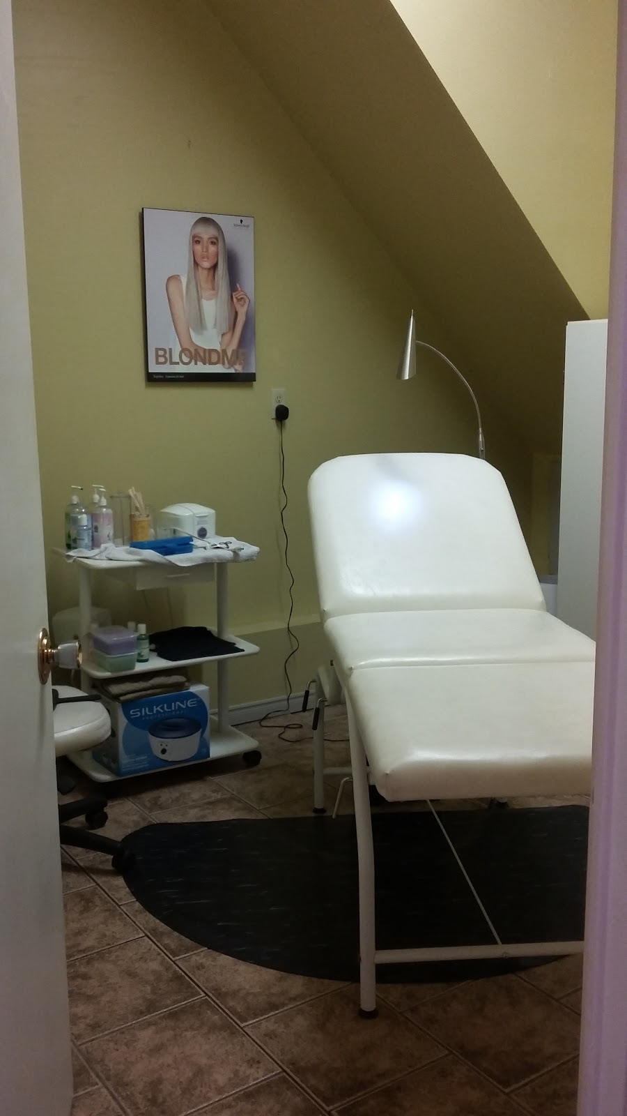 Busy Bees Salon | 97 Water St, Digby, NS B0V 1A0, Canada | Phone: (902) 245-6775