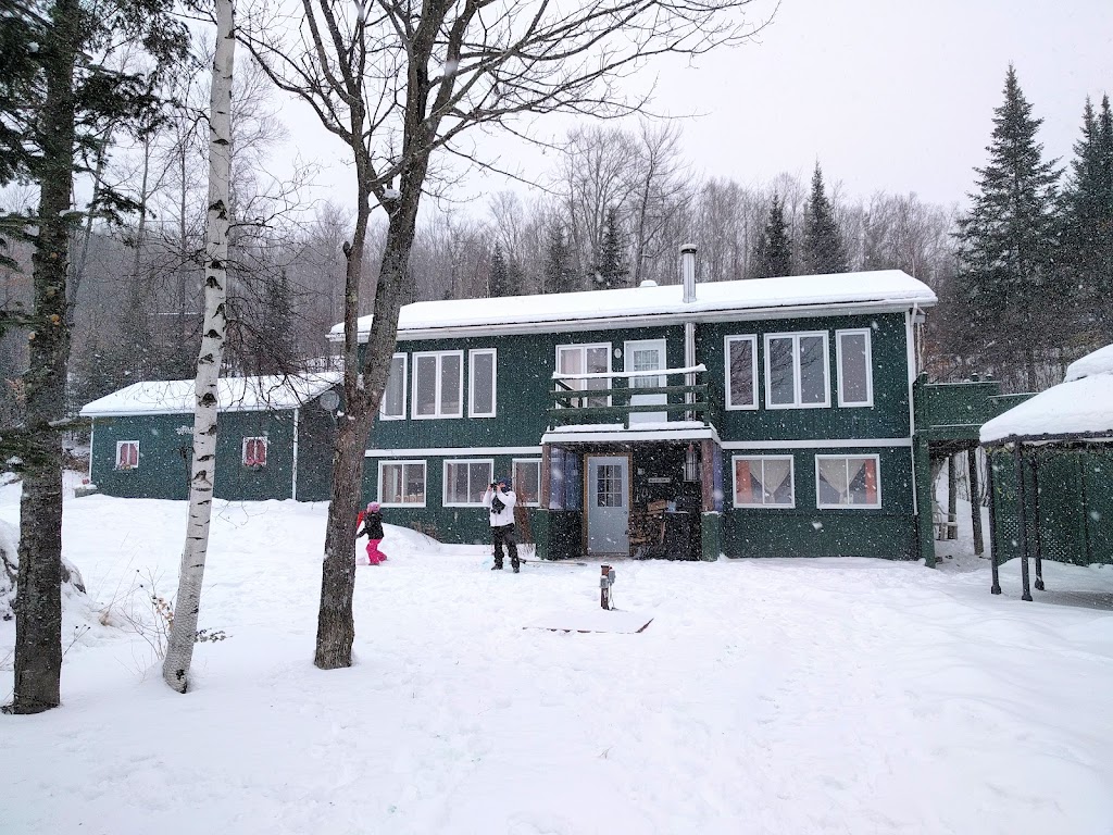 Chalet à Louer Location Laurentides | 210 Rue Paris, Saint-Calixte, QC J0K 1Z0, Canada | Phone: (514) 257-8751