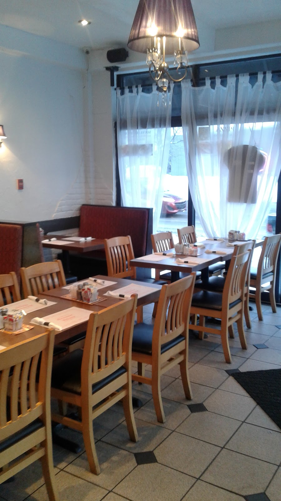 Restaurant Voltigeurs St-Jerome | 30 Rue de Martigny O, Saint-Jérôme, QC J7Y 2E9, Canada | Phone: (450) 565-3333