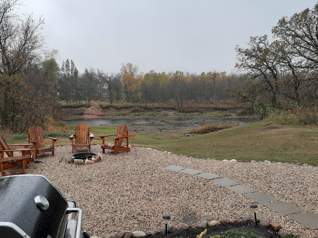 Riverfront Cottage Retreat | 2 Grapevine Lane, Roseau River, MB R0A 1P0, Canada | Phone: (204) 370-5153