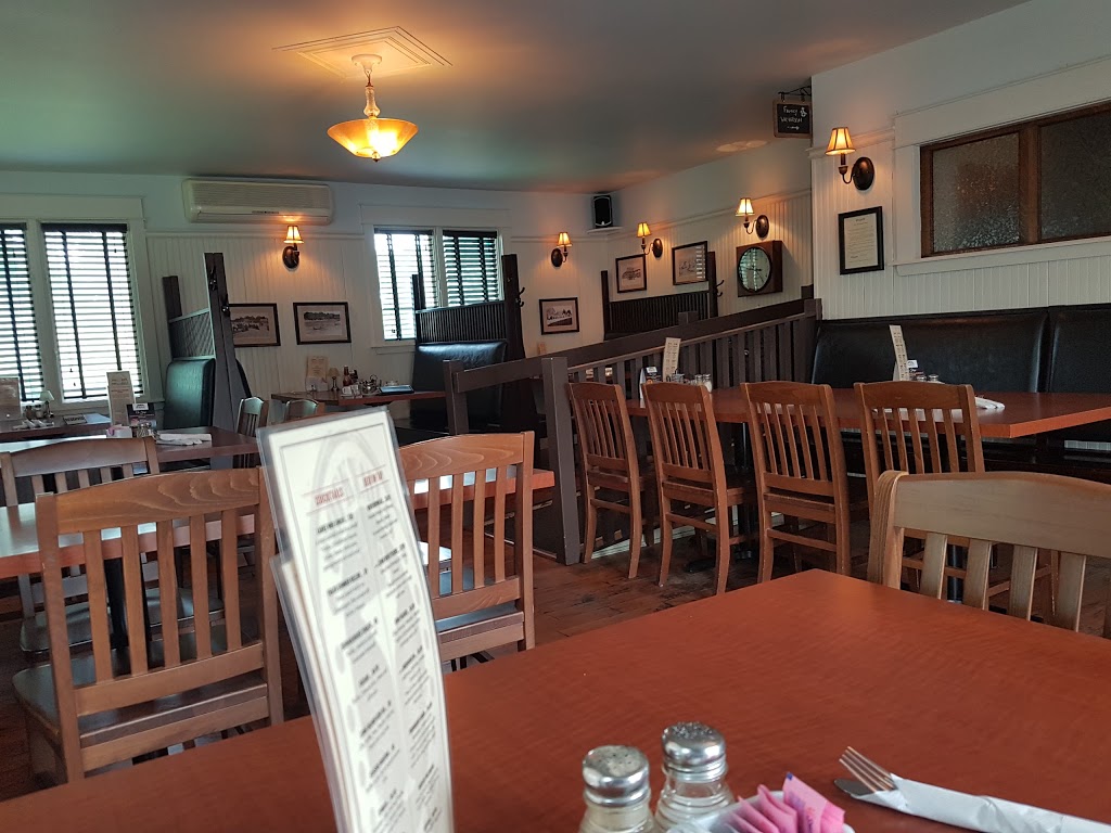 Schoolhouse Restaurant | 19 81 Crescent St, Grand Bend, ON N0M 1T0, Canada | Phone: (519) 238-5515