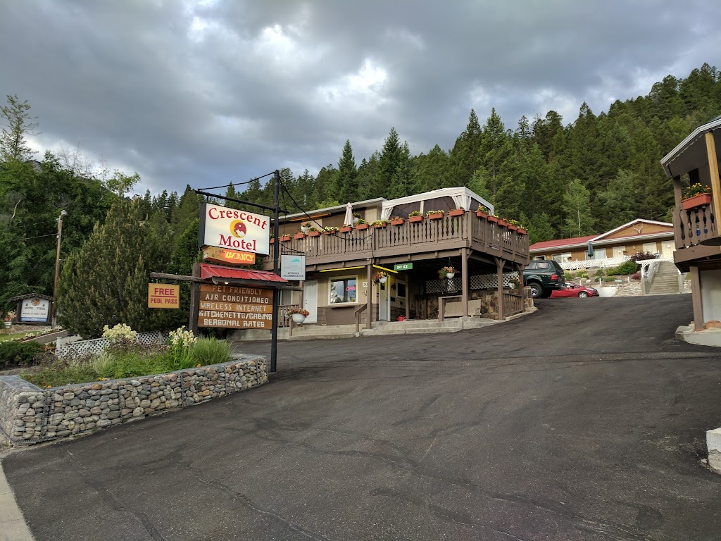 Crescent Motel | 5008 BC-93, Radium Hot Springs, BC V0A 1M0, Canada | Phone: (250) 347-9570