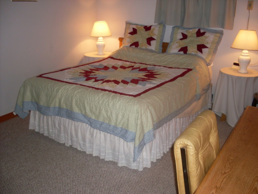 Whispering Pines Motel | 10456 Lakeshore Rd, Grand Bend, ON N0M 1T0, Canada | Phone: (519) 238-2383