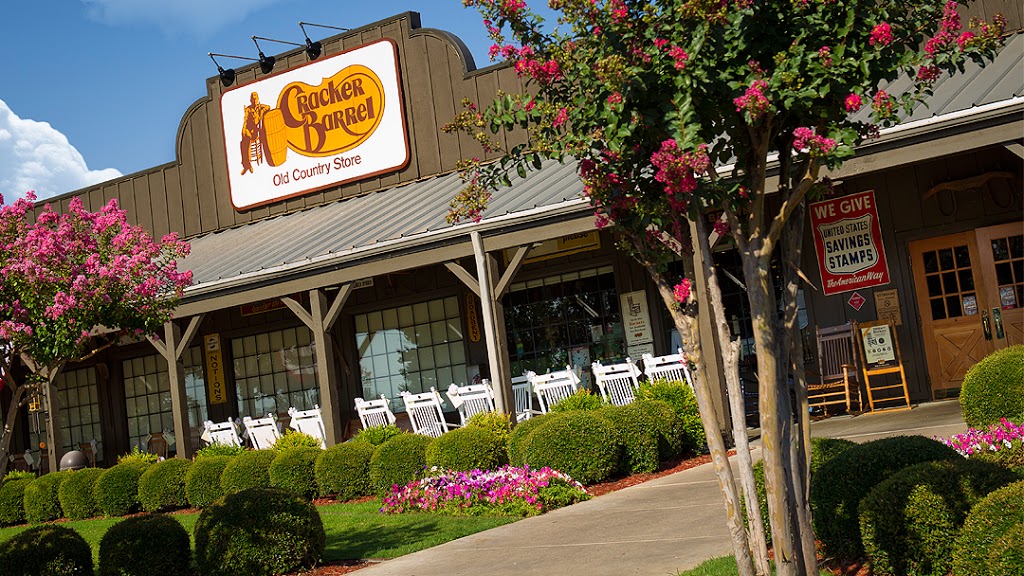 Cracker Barrel Old Country Store | 6643 Transit Rd, Williamsville, NY 14221, USA | Phone: (716) 635-9542