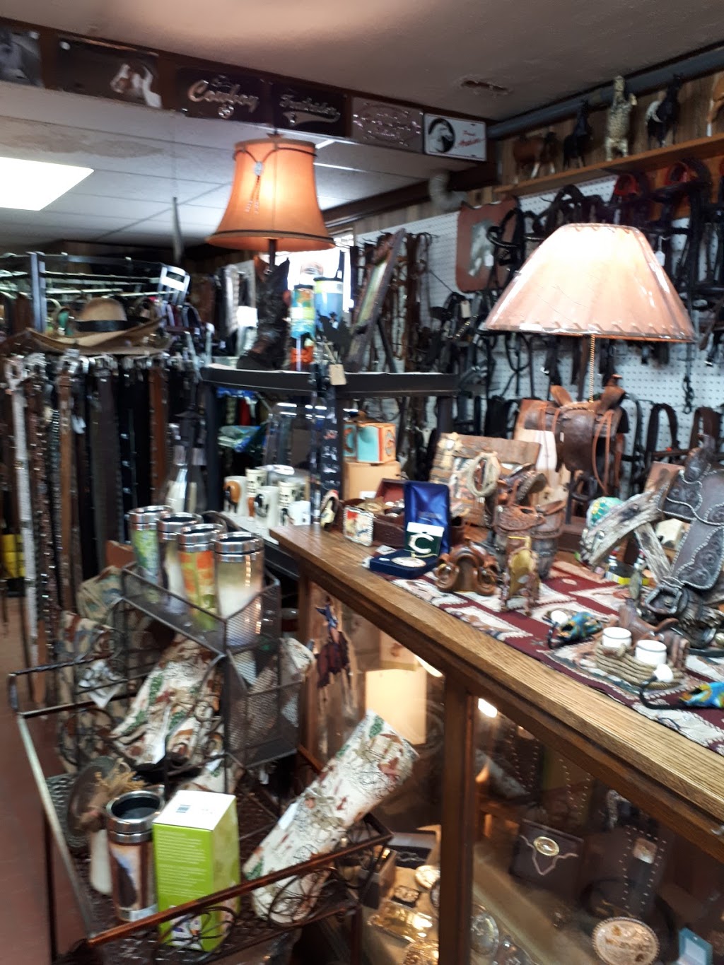 Sellerie Le Cheval Tack Shop | 344 Chemin de la Cité des Jeunes, Saint-Clet, QC J0P 1S0, Canada | Phone: (450) 456-3699