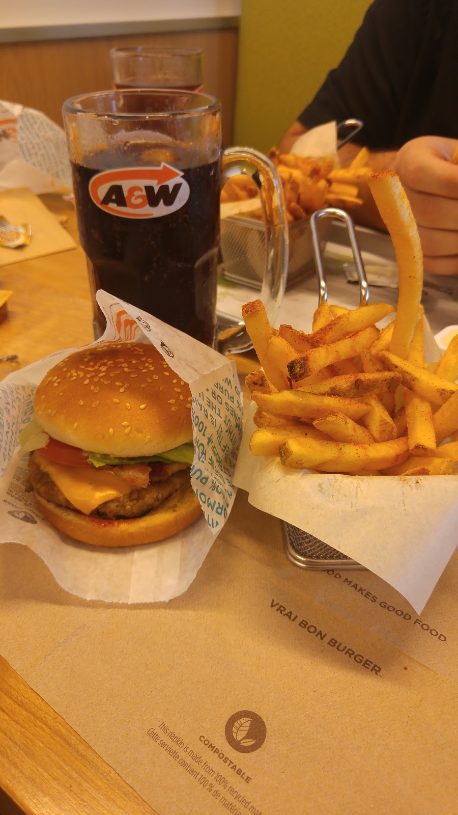 A&W Canada | 220 Boulevard Saint-Jean-Baptiste, Mercier, QC J6R 3B8, Canada | Phone: (514) 664-5592