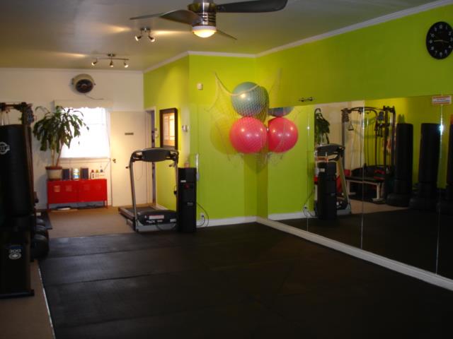 Workout Loft | 1038 Coxwell Ave, East York, ON M4C 3G5, Canada | Phone: (416) 421-5638